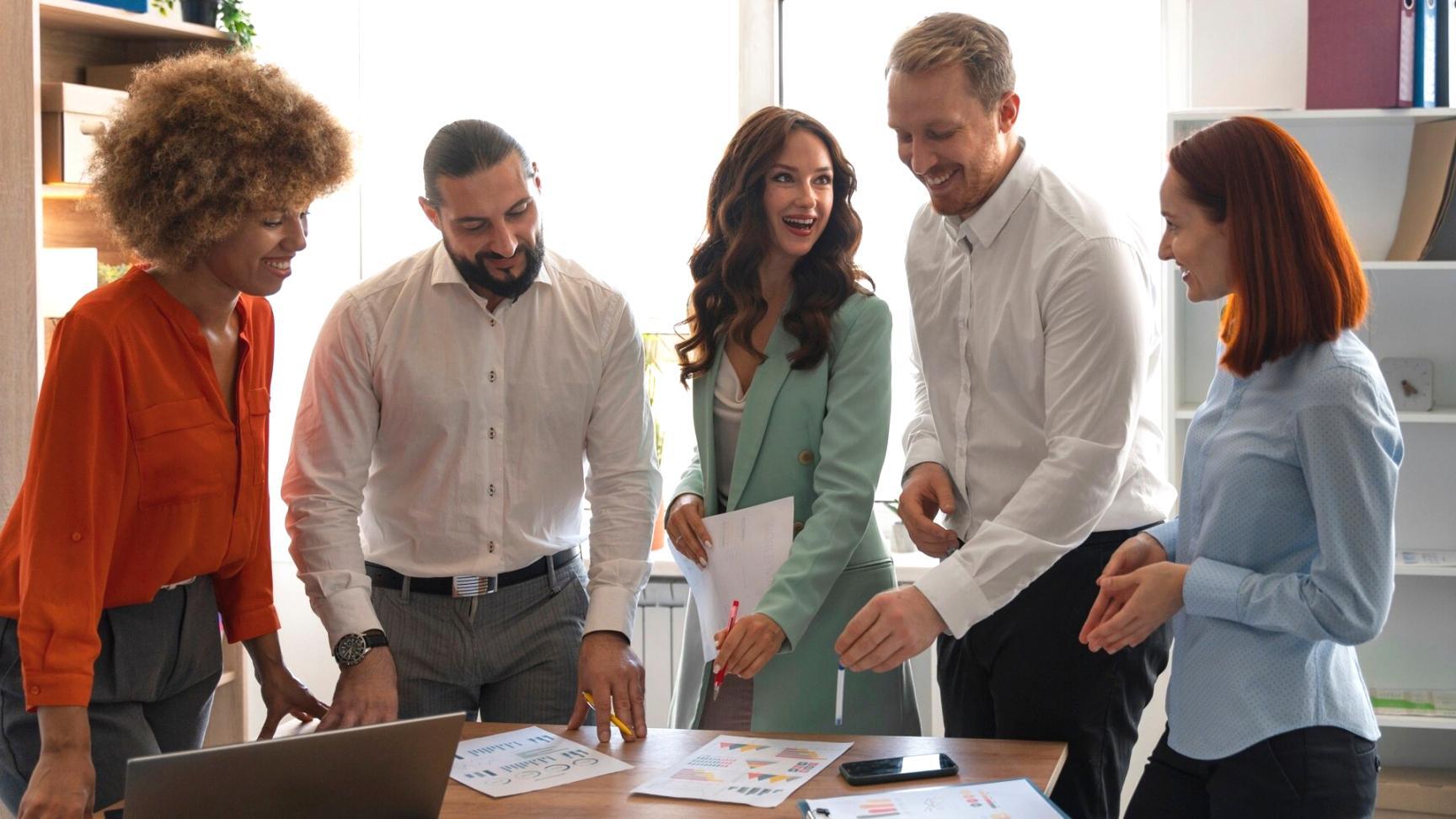 Équipe lynoxarevito en réunion de travail collaborative